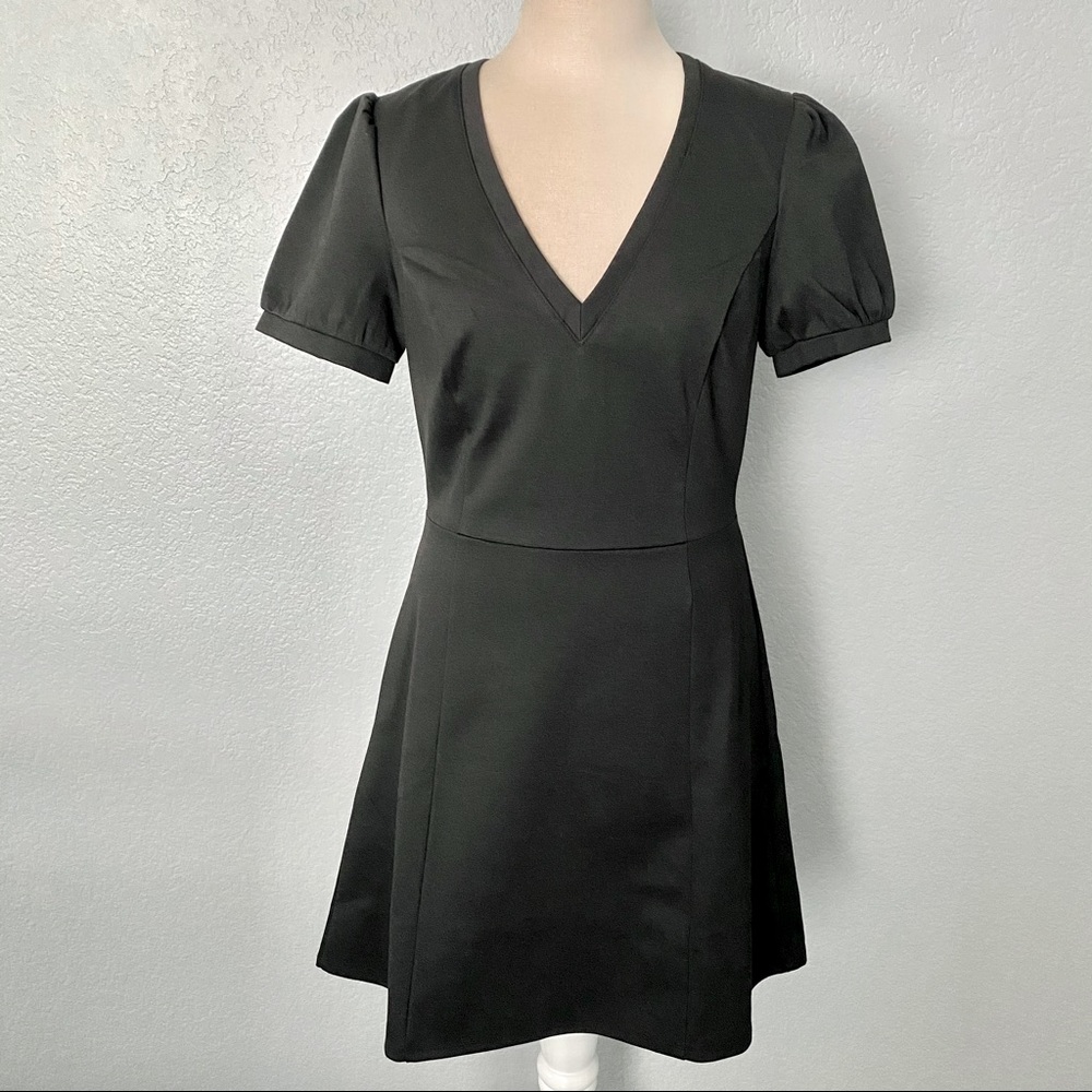 BCBGeneration Black Puff Sleeve VNeck Dress Medium